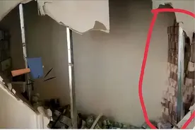 一男子花63万买了一套法拍房，装修时竟在墙壁夹层发现6000万现金图片