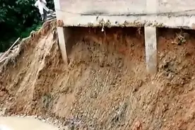 没想到吧？你阻挡邻居盖房，邻居不惯着你，直接不盖了把土全挖走图片