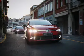 粉宝们的情怀与驾驶乐趣——全新数字高尔夫GTI图片