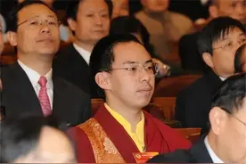 2005年，探访15岁的十一世班禅：他的一天24小时如何度过？图片