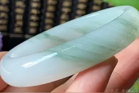 天山翠手镯的价格多少钱图片