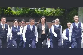 网约车司机的天花板在哪？年薪50万，专开豪华专车图片