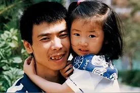 独自抚养女儿23年，至今不婚的张娣，像一根芒刺插在冯小刚心里图片