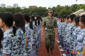 90后博士教官遇上00后中学生，他们的这份情谊跨越时空……图片