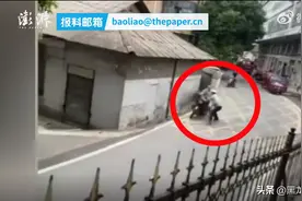 官方回应交警将摩托骑手推下斜坡：涉事辅警粗暴简单执法，被辞退图片