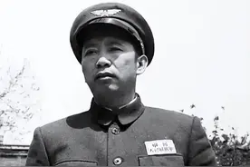 东野除了“林罗刘”，还有一位“104”，不指挥作战，军衔是大将图片