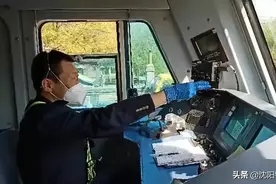 铁路线上的信号灯什么样？图片