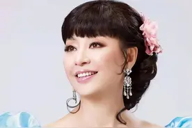 歌唱家殷秀梅，二婚嫁给法国老公，无儿无女，66岁被宠成小公主图片