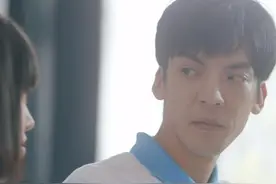 满脸褶子就别演校草了，一脸“社会气”的高中生，看着真让人难受图片