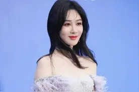 北京这一夜:殷桃的深V、宋佳的平头、女星审美差距就出来了图片