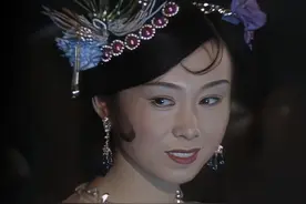 韩凤霞原本饰演百花羞公主，因职业优势，角色被调包反而演成经典图片