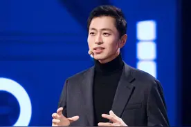 42岁王昱珩“颜值回春”：体面的中年人，都养成了反油腻体质图片