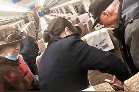 90岁老人与老伴在候车大厅走散，后续……图片