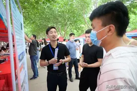 大学生去参军服役，男孩两年转成二期士官，月薪可拿多少钱？图片