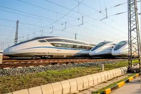 探秘中国首款纵向卧铺动车组图片