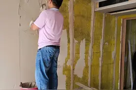 衣柜后面要不要刮腻子，邻居家选择不刮后，住了1年苦不堪言图片