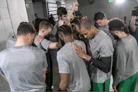 老鹰有望赢球？特雷杨单节砍18分，替补奇兵连中3分反超凯尔特人图片