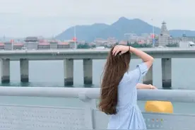 爬山期间，偶遇美女求助我，我答应了，却意外成就了我图片