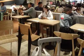 肯德基里令人愤怒的一幕，暴露出当下残酷无比的现实问题图片