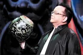 2012年王刚在节目里砸掉赝品，被收藏者告上法庭，后来如何？图片