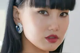 歌手黄龄超清精选照图片