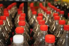 塑料瓶竖切几刀，往里塞一大气球，作用真棒，连隔壁小朋友都羡慕图片