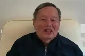 101岁杨振宁罕见露面，病危谣言不攻自破，翁帆的“良苦用心”终于藏不住了……图片