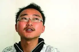 高考作文得6分，字体无人能识却被985录取的他，把教授给气辞职图片