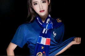 美女写真壁纸|足球宝贝，你喜欢哪个球队呢图片