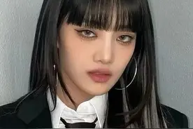 从乖乖女变成舞台拽姐？她靠冷御妆容火出圈！网友：好拽好喜欢啊图片