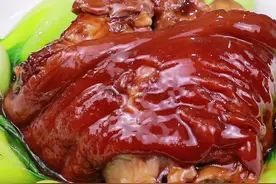 肘子怎么做才好吃？大厨分享酒店特色做法，软烂入味很适合年夜饭图片
