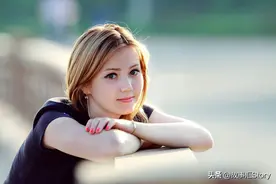 中国大叔终于再次见到俄罗斯混血小女友，那真是小别胜新婚图片