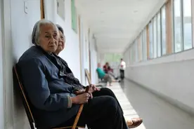 2019年奶奶赠予孙女三套房，不被赡养反被起诉，结局令人舒适图片