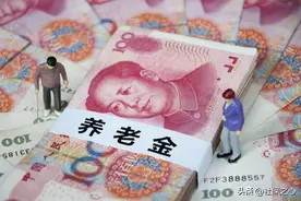 工龄42年，个人账户余额16万，2022年退休能领多少养老金？图片
