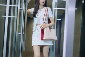 LE SSERAFIM宫胁咲良，变身都市事业女性，尽显苗条身材修长双腿图片