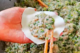 鲅鱼饺子调馅时，先放盐还是后放？海边人教你正确方法，鲜嫩多汁图片