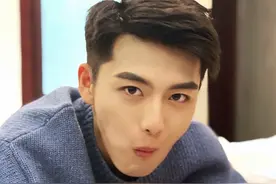 中传“艺考第一”帅哥学霸，播音员舅舅是领路者，一家子小说男主图片