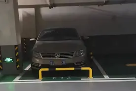 “移车要拿车位合同”，私家车位被霸停数月！女业主一怒直接焊死，事件演化成网暴...图片