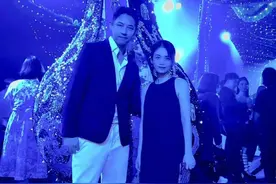 太古里伍玉珊近照曝光，一身蓝重现经典造型，被某主编主动蹭热度图片