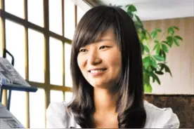 2011年，四川16岁男孩绝望下欲跳桥，19岁少女献上初吻成功救人图片