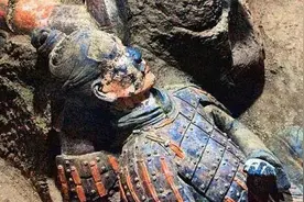 在古代战争中发挥重要作用的“铠甲”是用什么材料制作的图片