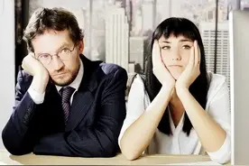 同事主动跟你谈四件事，往往别有用心，千万小心被套路图片