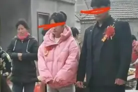 河南一打工妹被婆家“羞辱娶亲”？婆婆：谁叫你未婚先孕图片