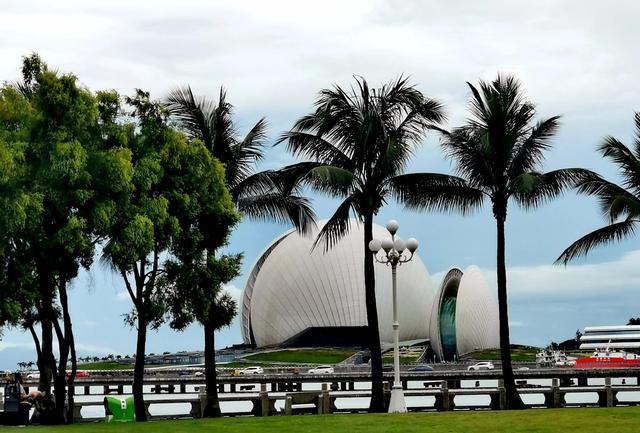 珠海最美烂尾楼之三海大厦