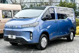 依维柯全新MPV实车曝光，命名为聚星，侧滑门，搭载2.0T动力图片