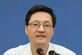 4位厅干履新图片