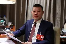 两会·声音 | 冷友斌代表：1厘米黑土地形成要400年，要让黑土地“提质增效”图片