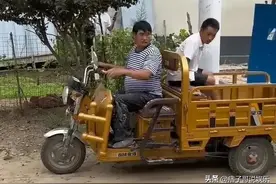 大衣哥最信任的侄子，帮忙干活被誉为助手，家里面钥匙也有一把图片