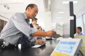 70岁以上老年人更换驾驶证，有3点要注意，交警：别被注销才知道图片