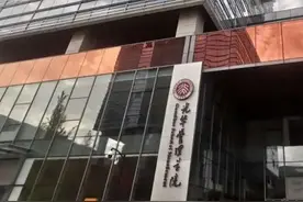 2021北大光华毕业生的年薪，本科生普遍高于博士，为什么图片